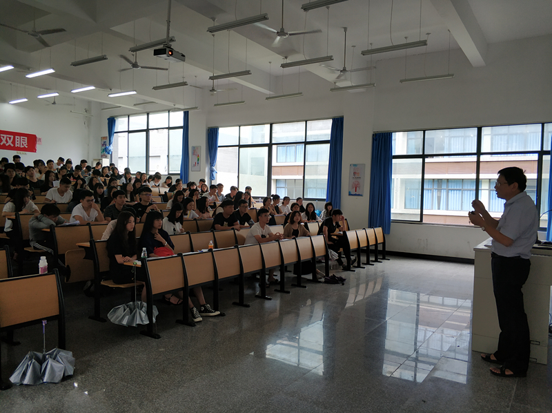 福州理工学院商学院召开2016级专科毕业生实习动员大会