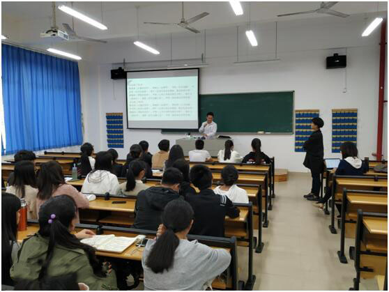 我院开展2018-2019学年第一学期期中学生座谈会