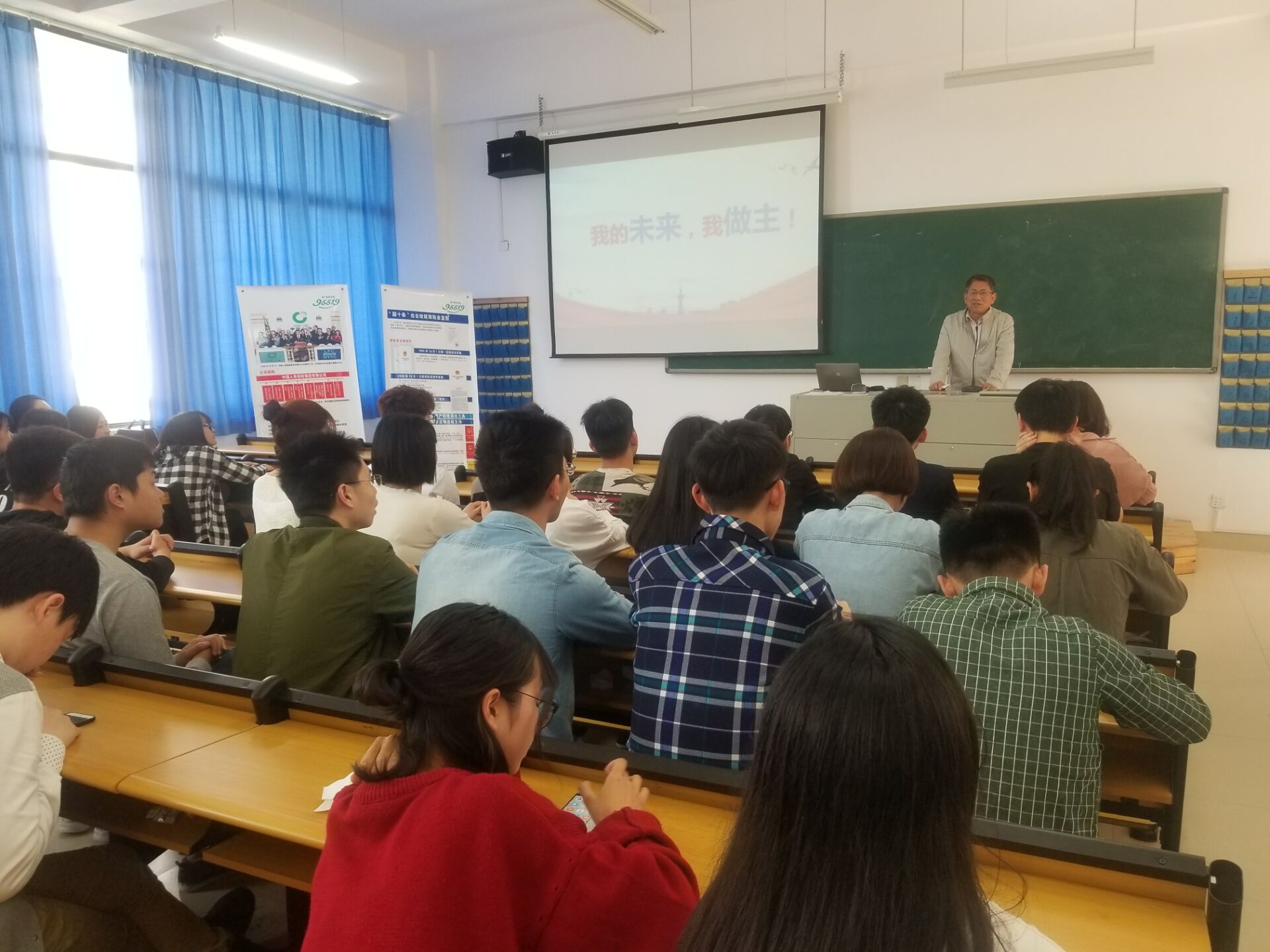 我院成功举办“互联网+潮流中的新型创业模式”系列讲座