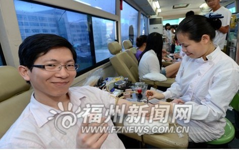 挖掘身边的献血英雄——记我系金牌志愿者辅导员卢志雄