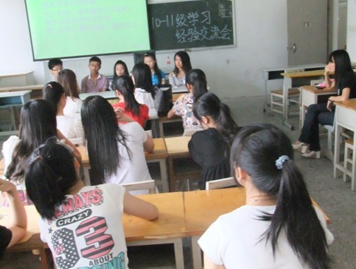 好学善学 互助提高——记会审专业跨年级学习经验交流会