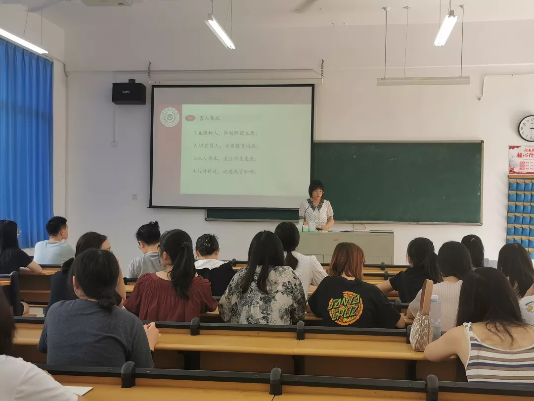 凝“新”聚力，共促发展| 商学院召开新教师座谈会