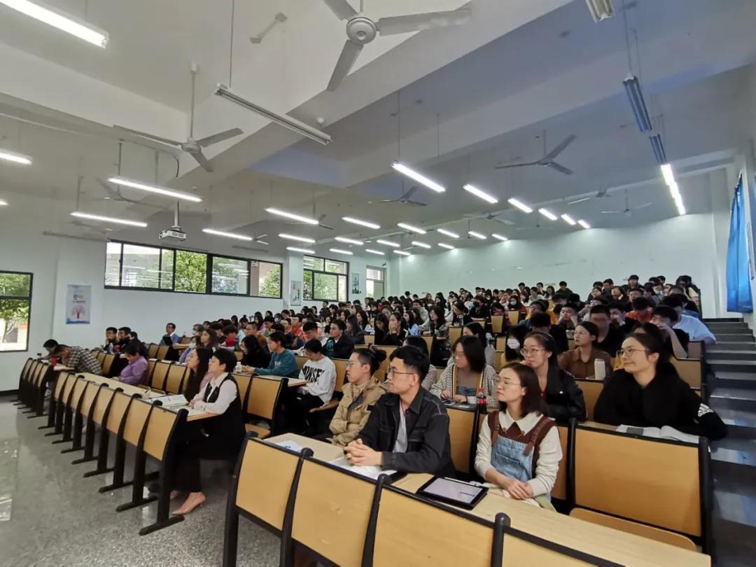 商学院2022届本科毕业论文写作指导大会顺利举行