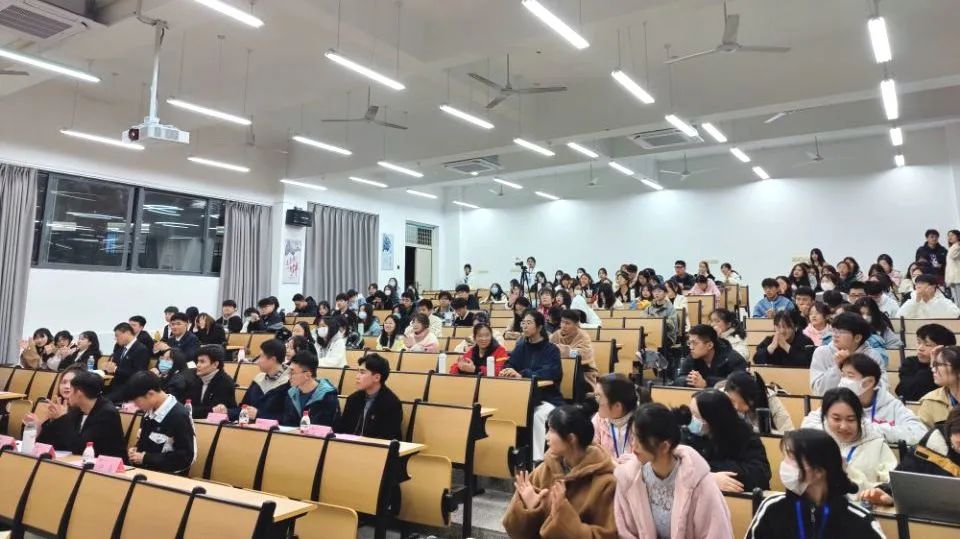 “激情飞扬，辩出自我”新生辩论赛圆满结束