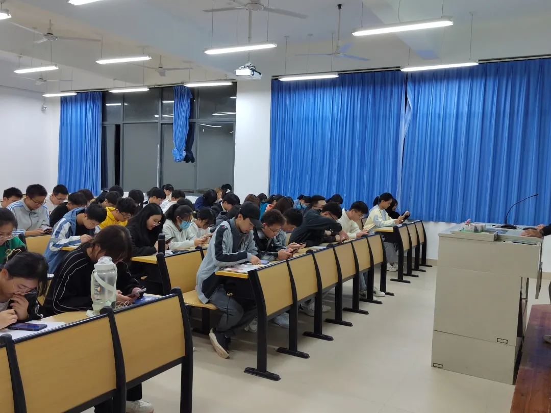 商学院开展本科教学合格评估知识竞赛