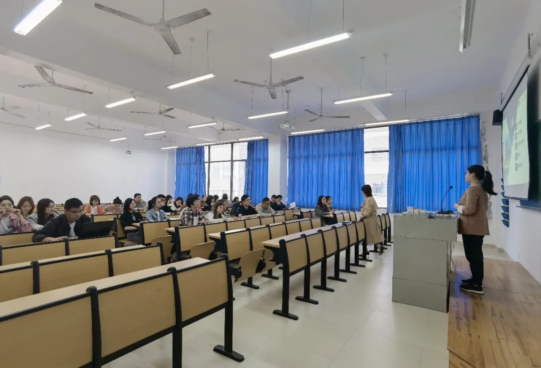 专家指导促成长，互动交流共提升——商学院举办教学、科研、竞赛文件解读座谈会