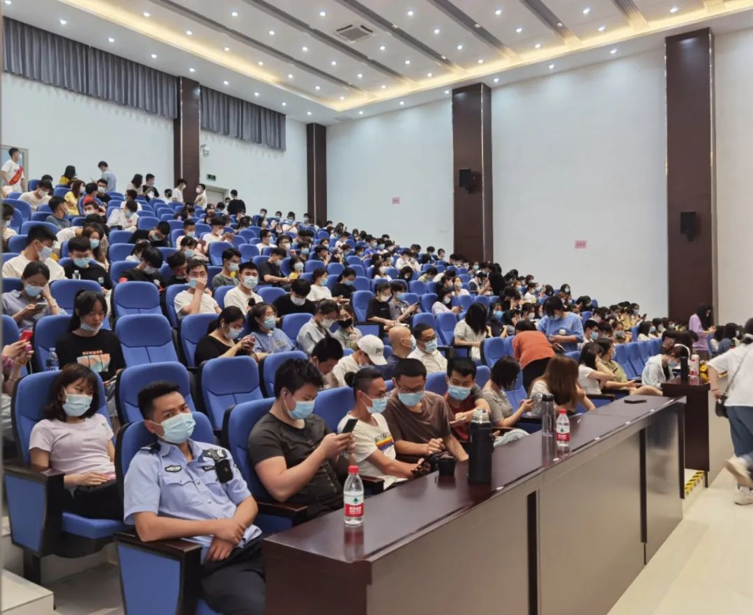 争做“苗”星人|直击福州理工学院商学院疫苗接种现场!