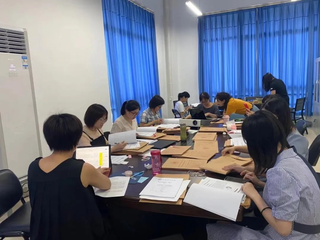 商学院开展2021届本科毕业论文专项检查工作