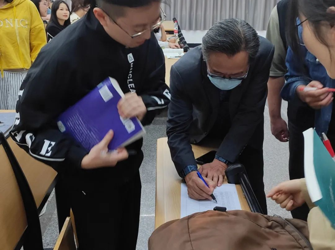 展课堂风采,促教学氛围——商学院开展公开示范课教学活动