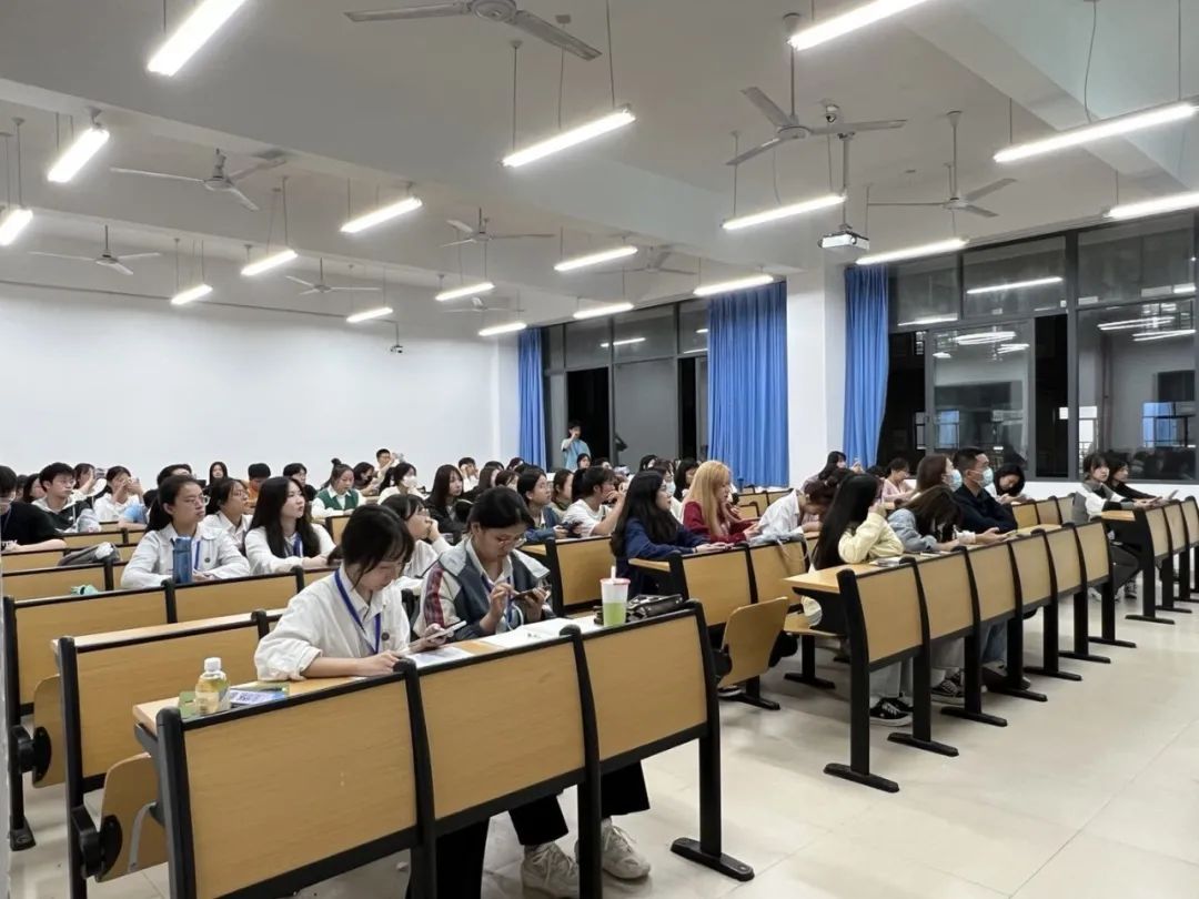 商学院开展2022级志愿者骨干班
