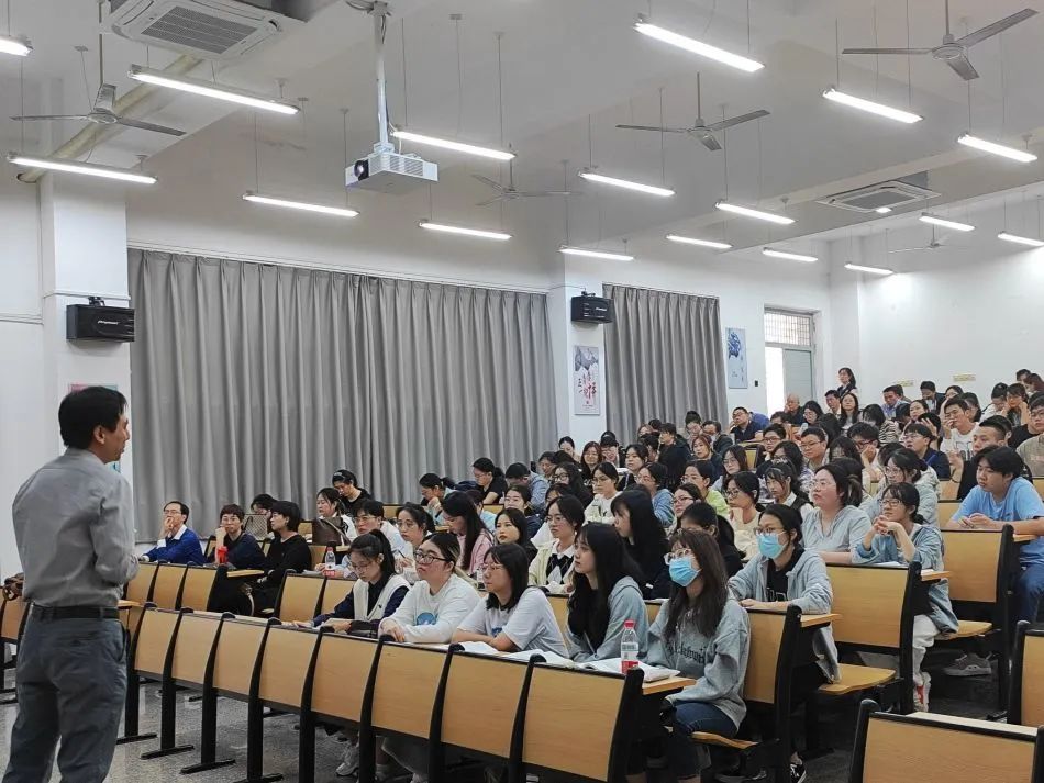 展课堂风采，促教学氛围——商学院开展公开示范课教学活动