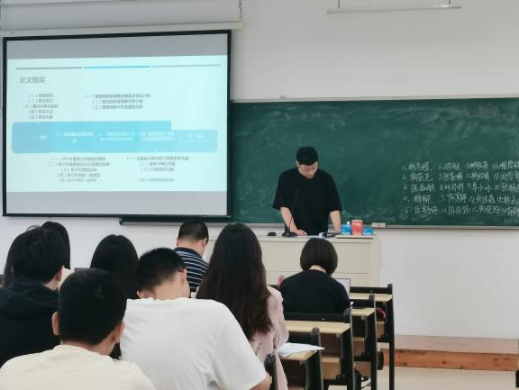 商学院2022届本科毕业论文答辩会顺利进行