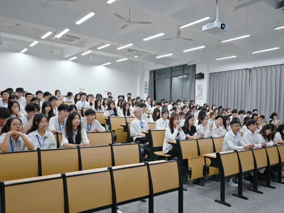 青春之火 绵绵不息|福州理工学院商学院召开全体大会暨团学干部述职会