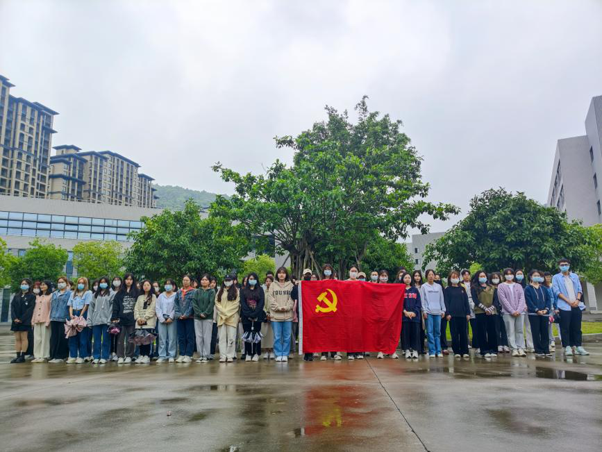 劳动创造幸福，党员引领行动——商学院学生第二党支部开展“五一”劳动实践活动