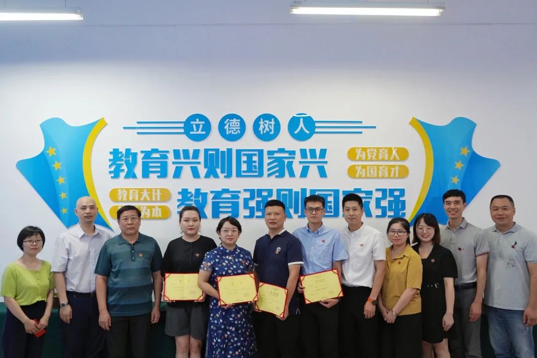 情系“双节” ，关怀暖心——校领导走访慰问商学院教职工