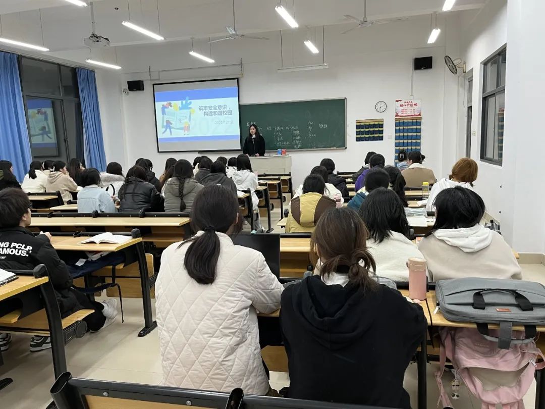 扬帆再启航|福州理工学院商学院组织开展新学期第一次班会