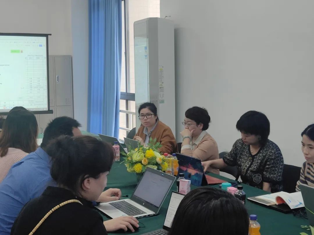 商学院顺利完成毕业论文（设计）中期检查工作