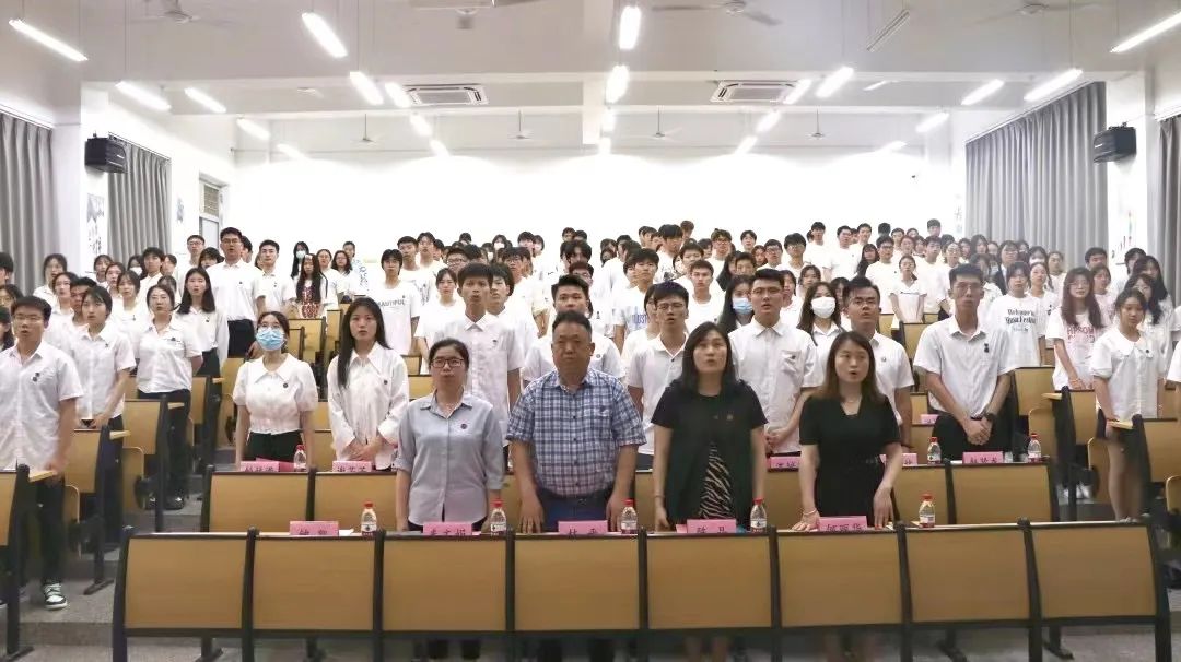 青春燃星火，奋进展芳华｜商学院隆重举行2022年度优秀学生表彰大会