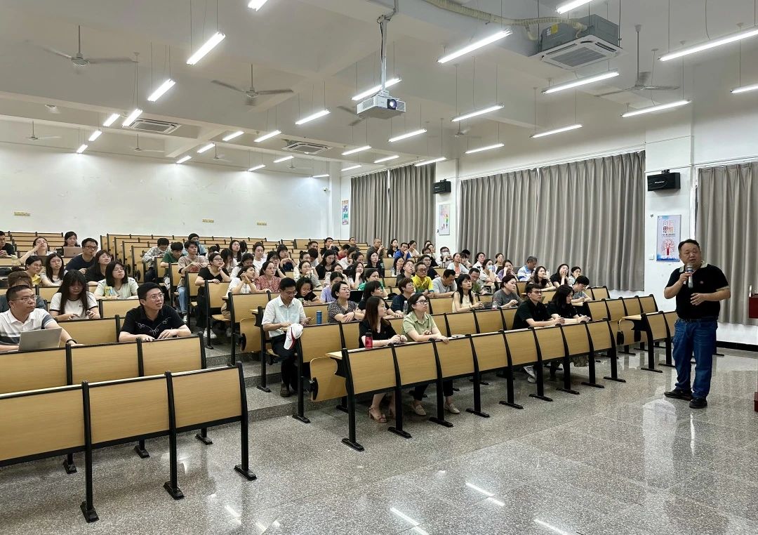 回眸过往，展望前行|商学院召开期末总结暨暑期工作部署会