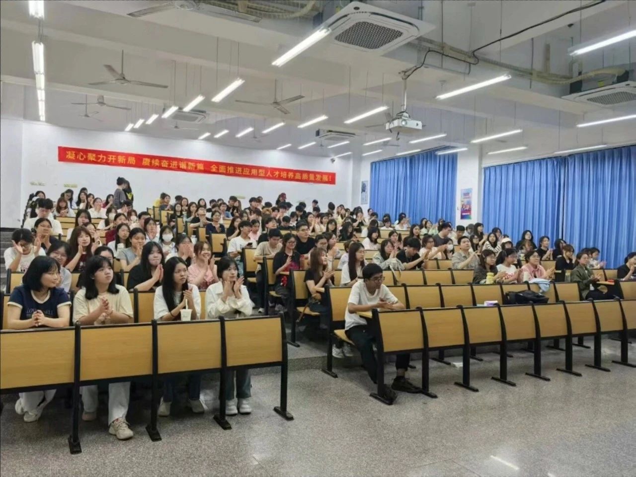 考研考公经验分享会 | 点亮学子职途备考灯塔