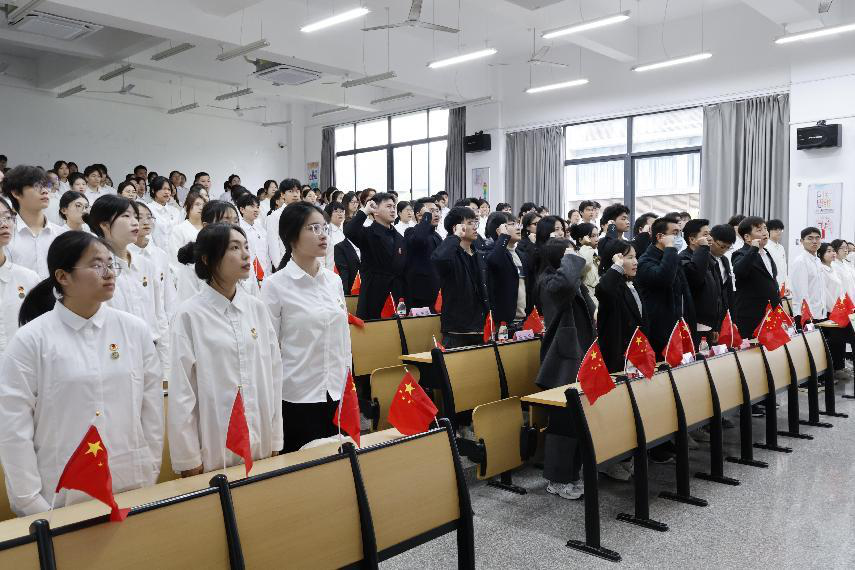 青春启航向党行——2025年入党培训开班暨预备党员转正仪式顺利举行
