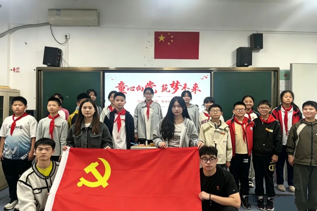 党建引领传承薪火 青春践行雷锋精神|福州理工学院学子走进小学开展红色志愿服务
